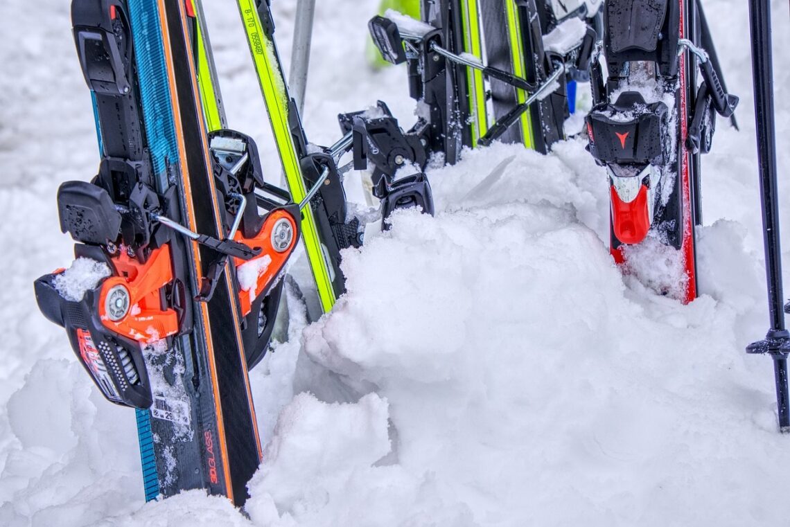 skis in snow